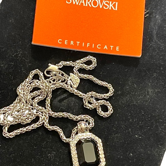Vintage Swarovski Authentic (SWAN) Black crystal silver finish necklace - Picture 6 of 6